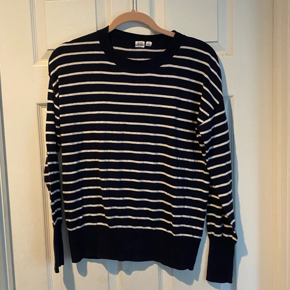 Gap navy and white size M sweater